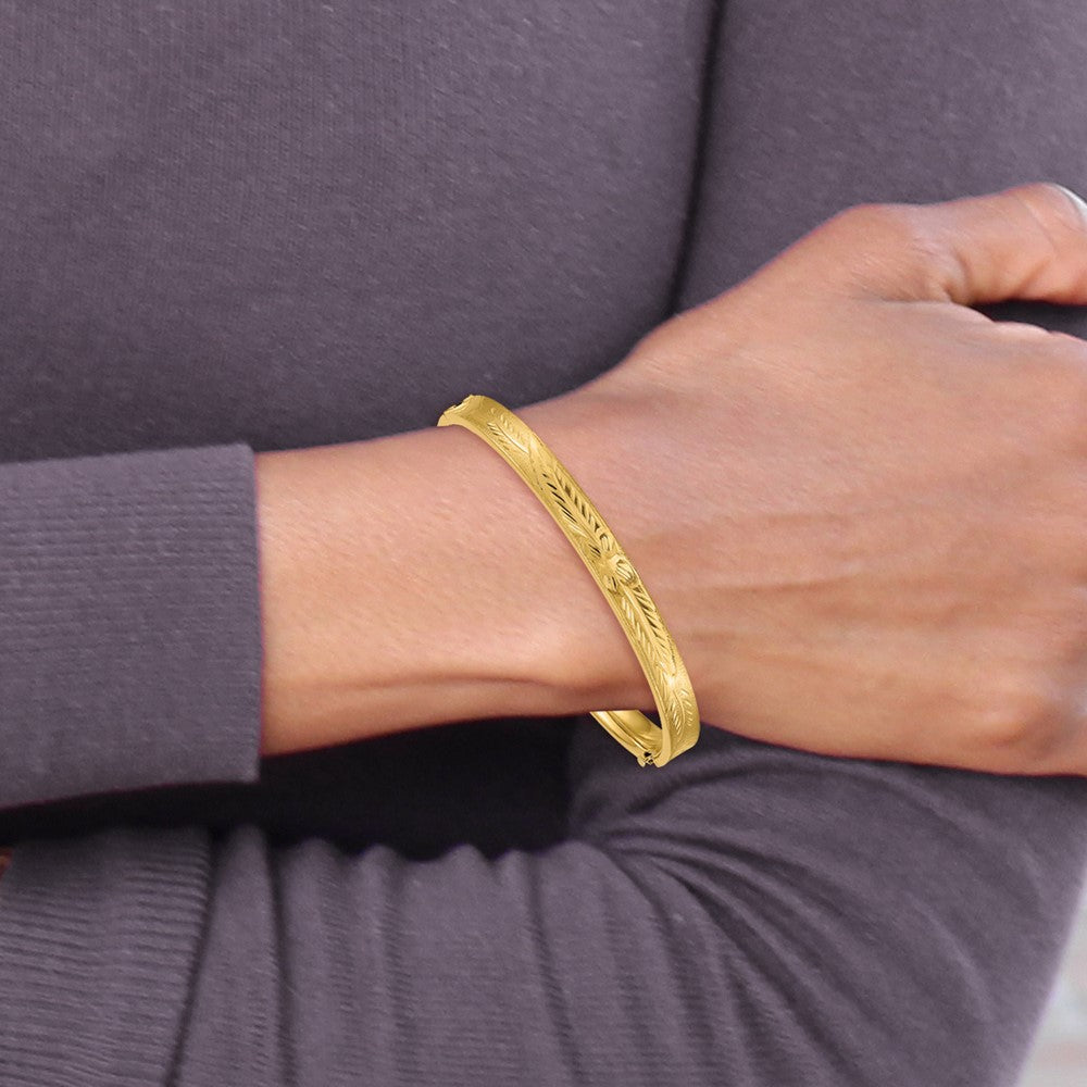 14k 4/16 Oversize Diamond-cut Concave Hinged Bangle Bracelet