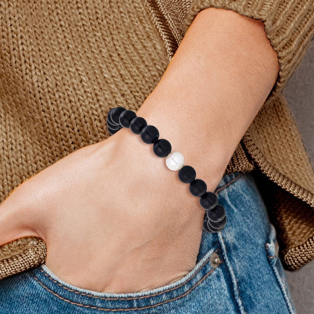Chisel 8-9mm Black Agate and White Freshwater Cultured Pearl Beaded 7.25 inch Stretch Bracelet