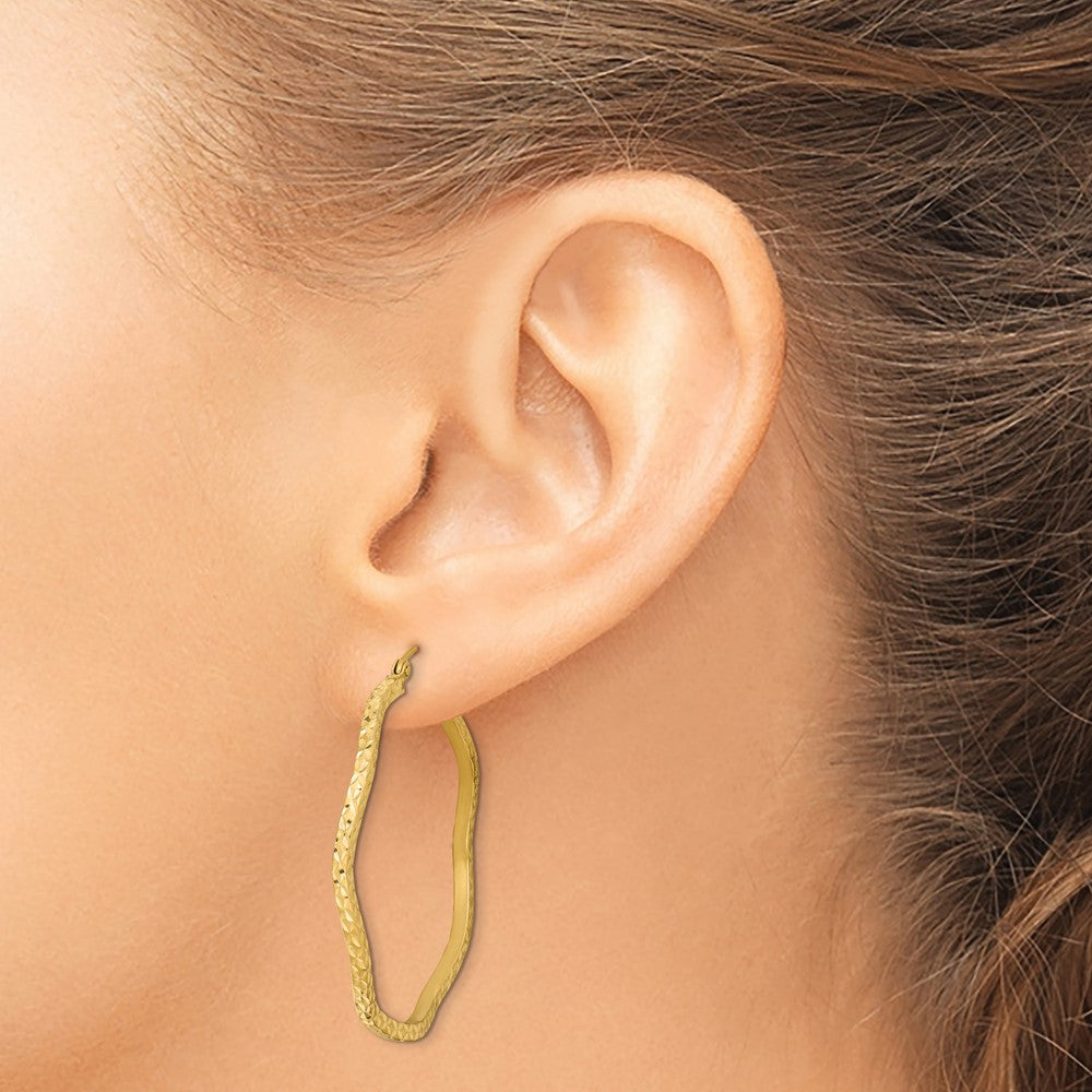 Sterling Silver Gold-plated Diamond Cut 2mm Wavy Hoop Earrings
