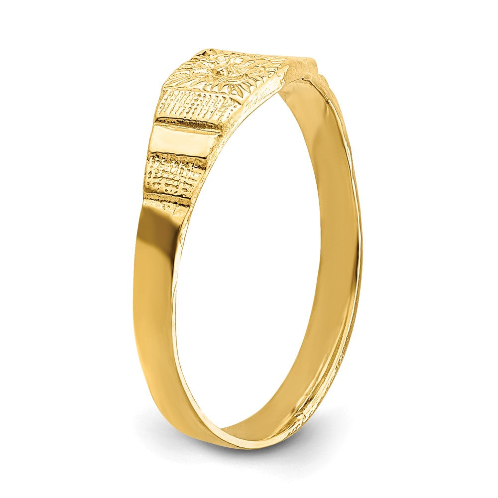 14k Flower Center Engraved Band