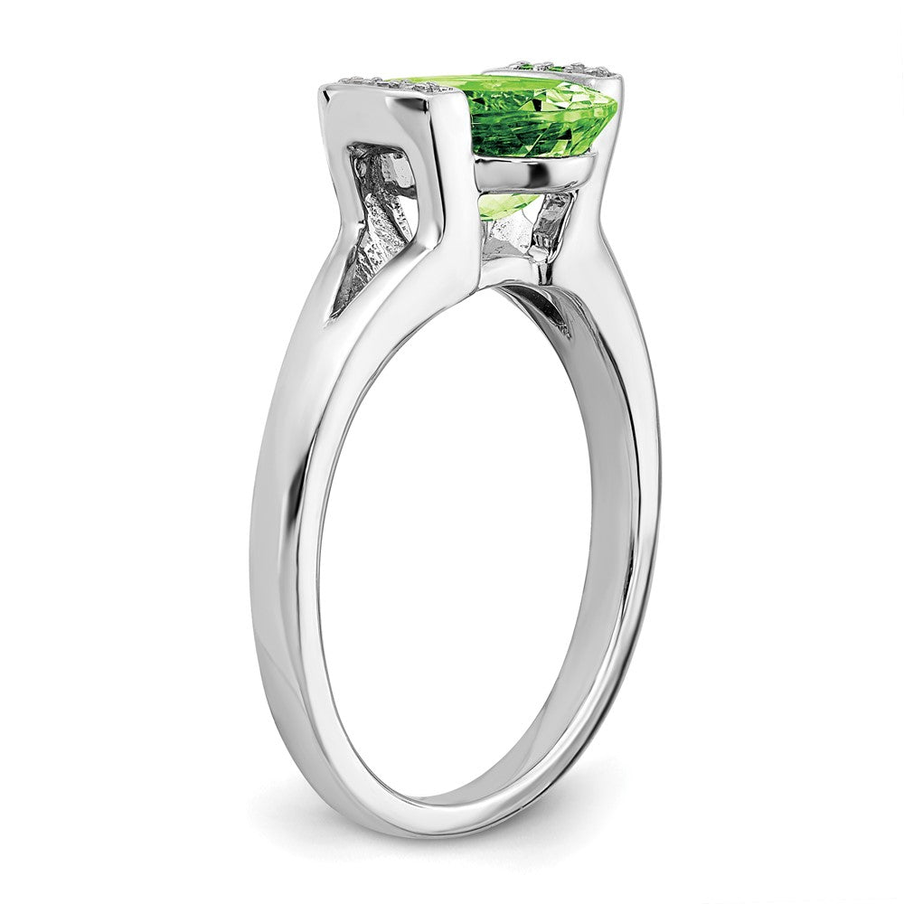14k White Gold Oval Peridot and Diamond Ring