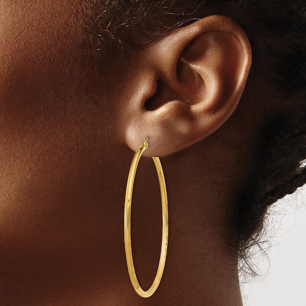 14k Yellow Gold Satin and Diamond-cut 2mm Round Tube Hoop Earrings