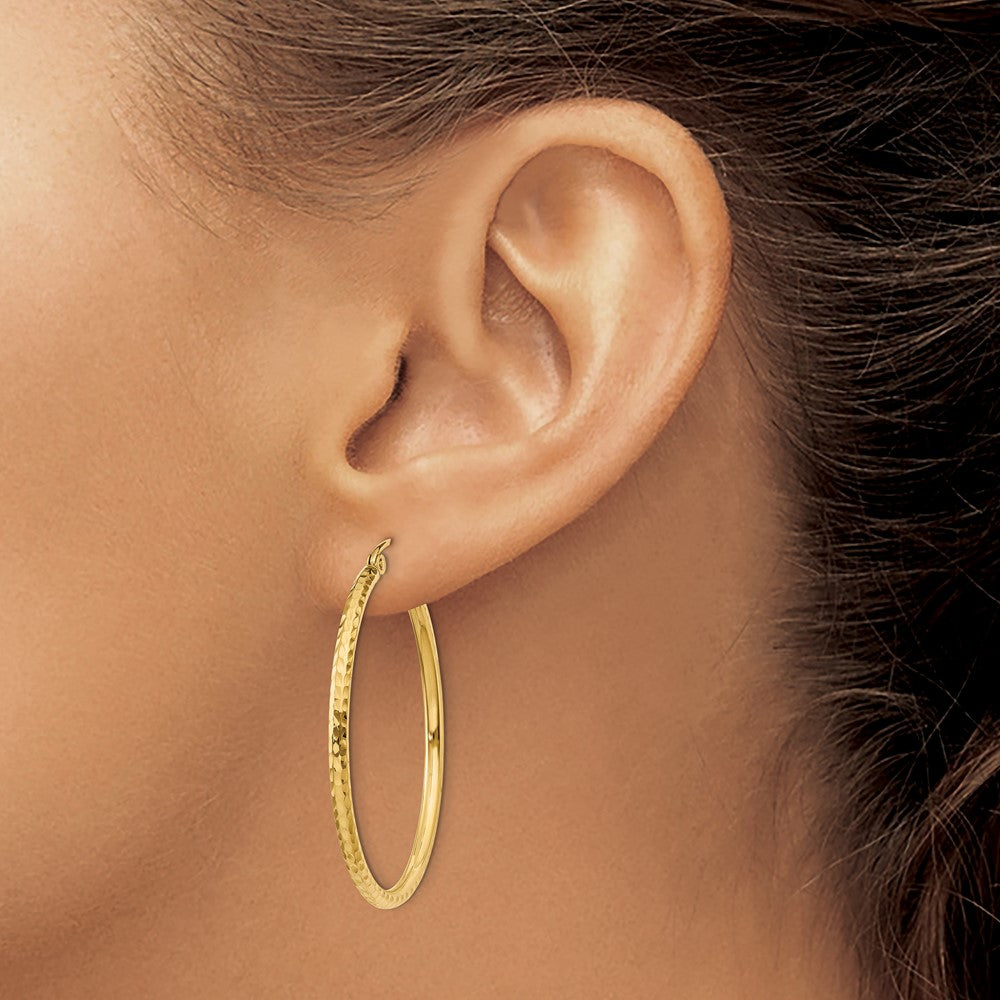 14k Yellow Gold Diamond-cut 2mm Round Tube Hoop Earrings