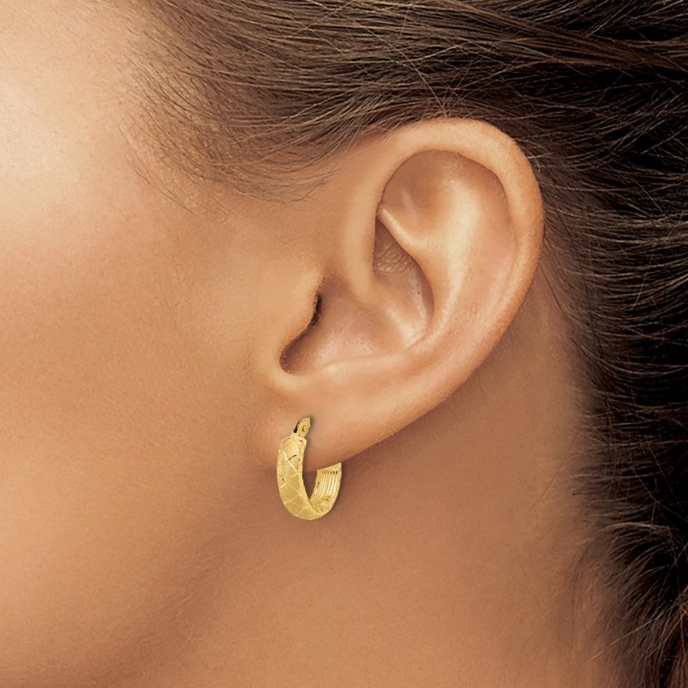 14K Satin Criss Cross 4mm Diamond Cut Hoop Earrings