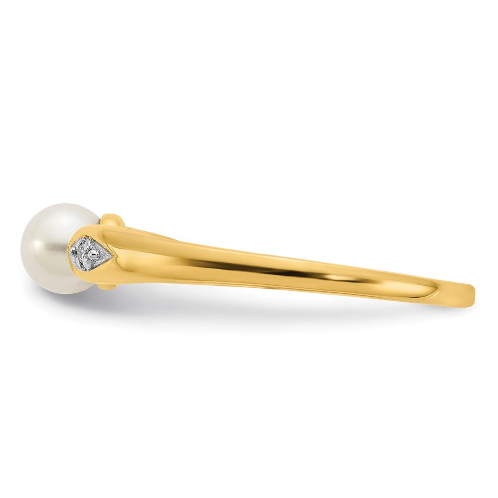 14k FW Cultured Pearl and Diamond Ring