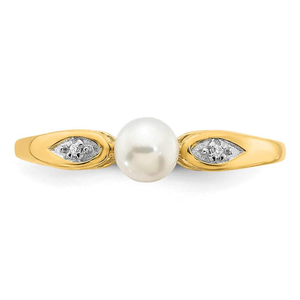14k FW Cultured Pearl and Diamond Ring