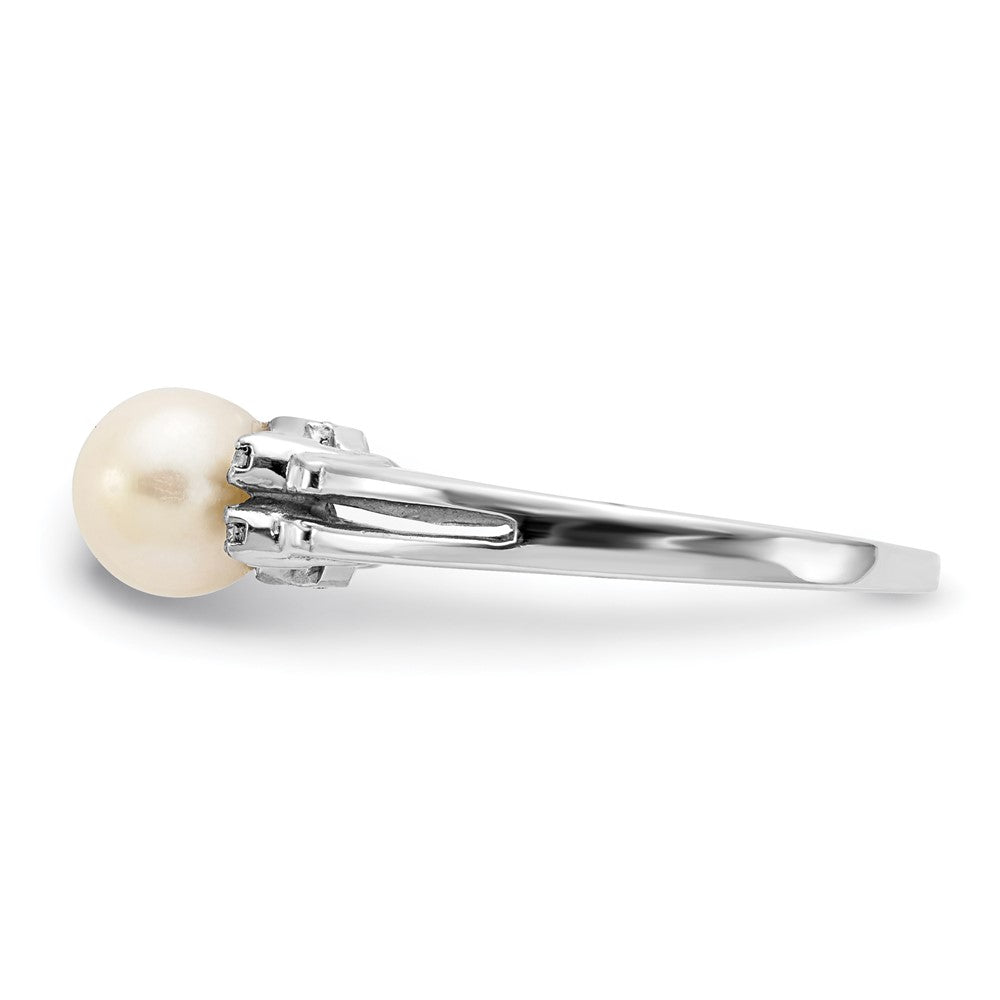 14k White Gold 6mm FW Cultured Pearl VS Diamond ring
