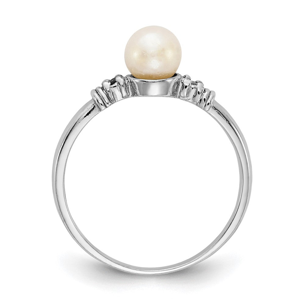 14k White Gold 5mm FW Cultured Pearl VS Diamond ring