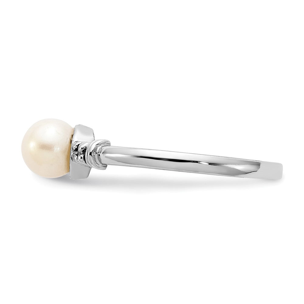 14k White Gold 5mm FW Cultured Pearl VS Diamond ring