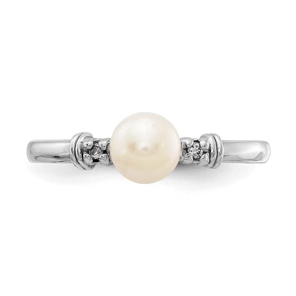 14k White Gold 5mm FW Cultured Pearl VS Diamond ring