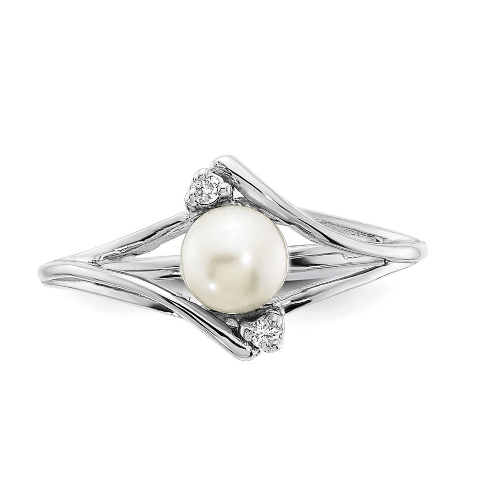 14k White Gold 5mm FW Cultured Pearl VS Diamond ring
