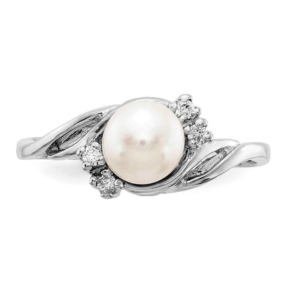 14k White Gold 6mm FW Cultured Pearl A Diamond ring