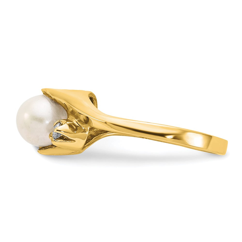 14k 6mm FW Cultured Pearl A Diamond ring