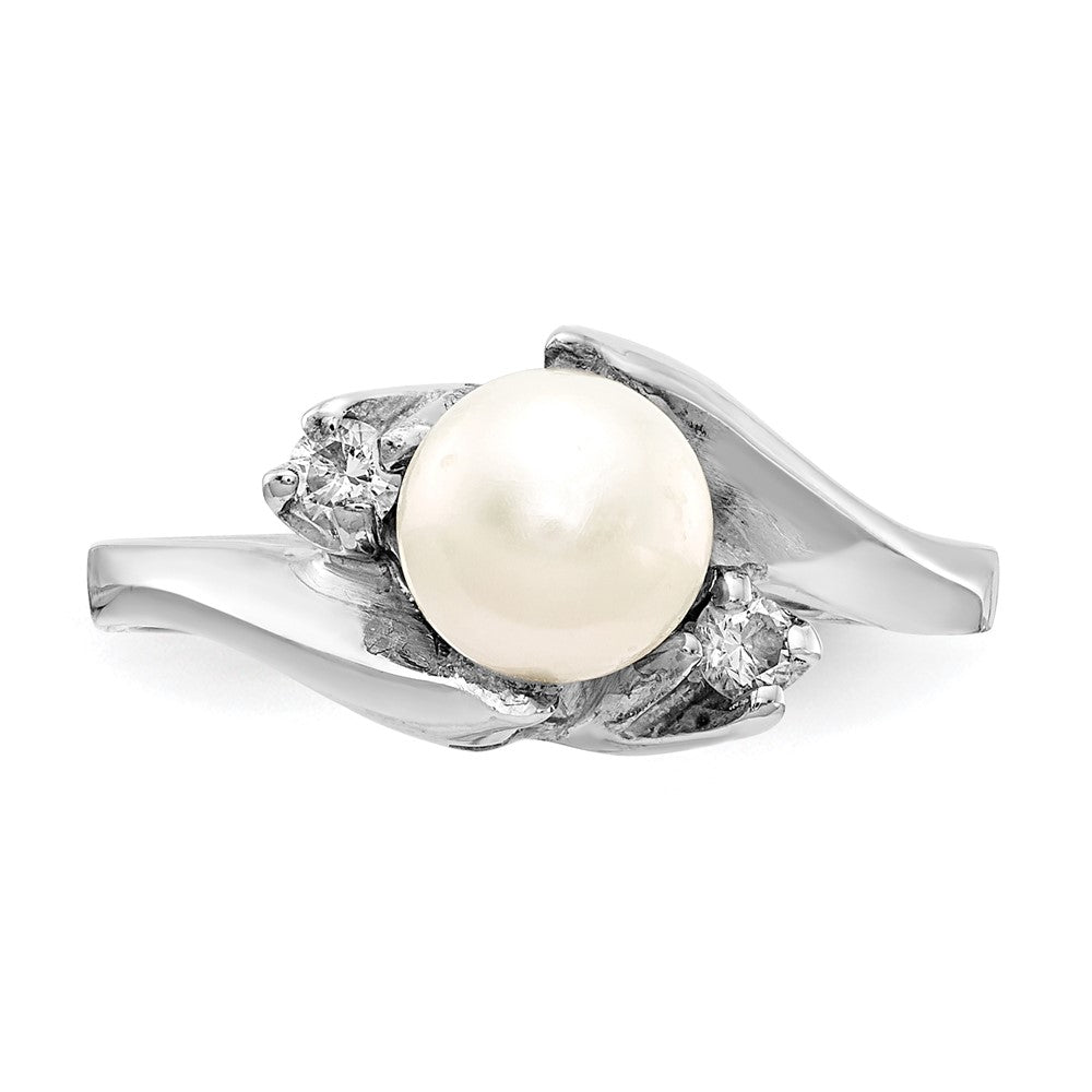 14k White Gold 6mm FW Cultured Pearl VS Diamond ring