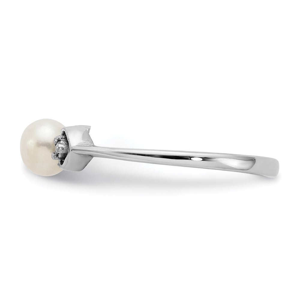 14k White Gold 4.5mm FW Cultured Pearl AAA Diamond ring