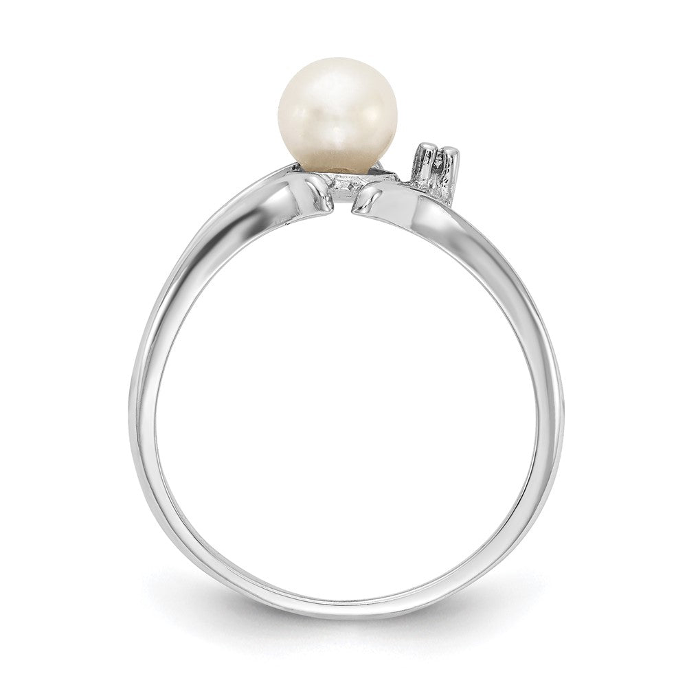 14k White Gold 5mm FW Cultured Pearl A Diamond ring