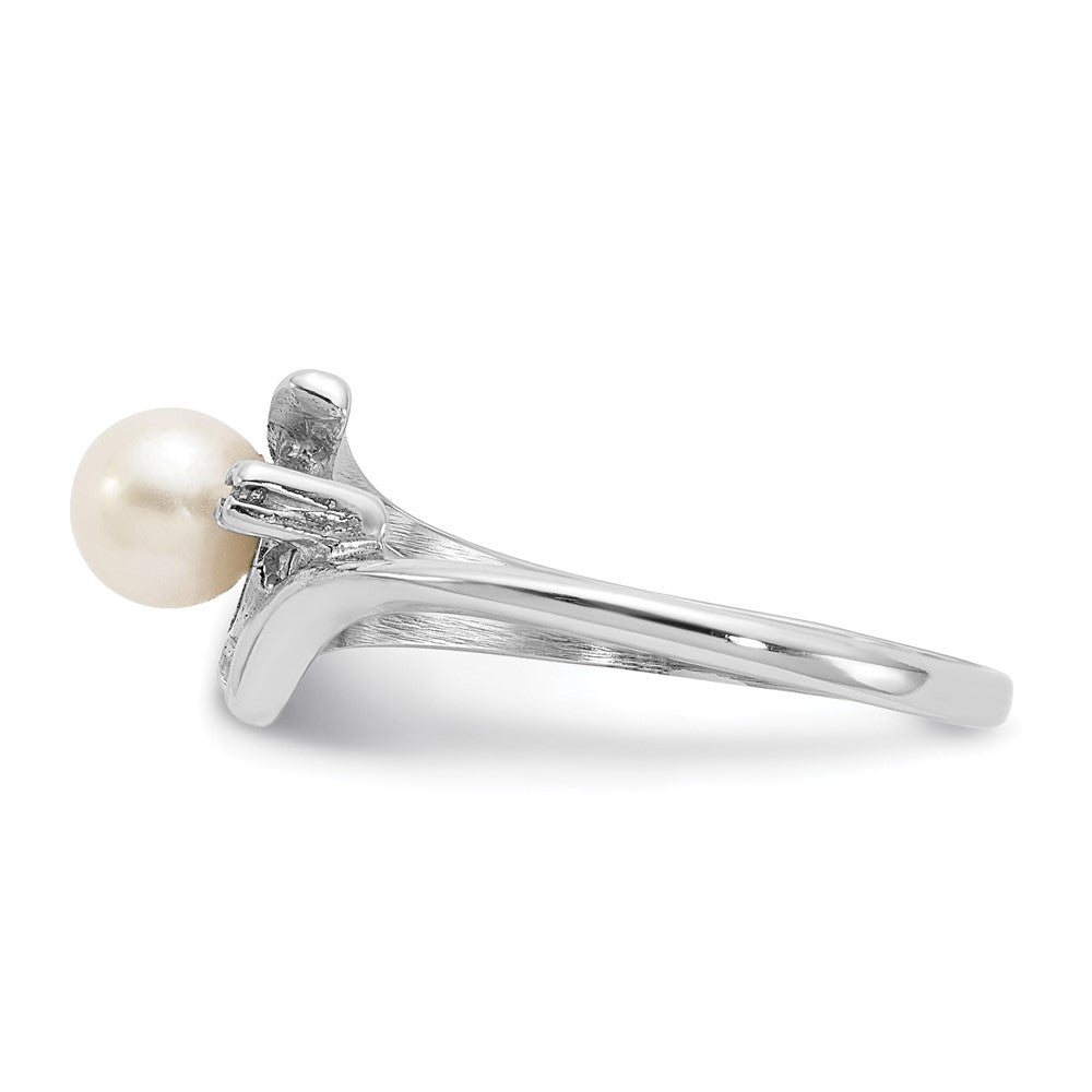 14k White Gold 5mm FW Cultured Pearl A Diamond ring