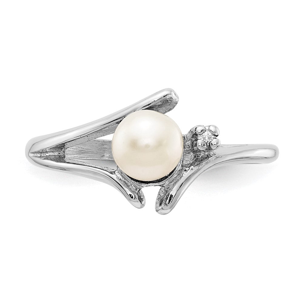 14k White Gold 5mm FW Cultured Pearl A Diamond ring