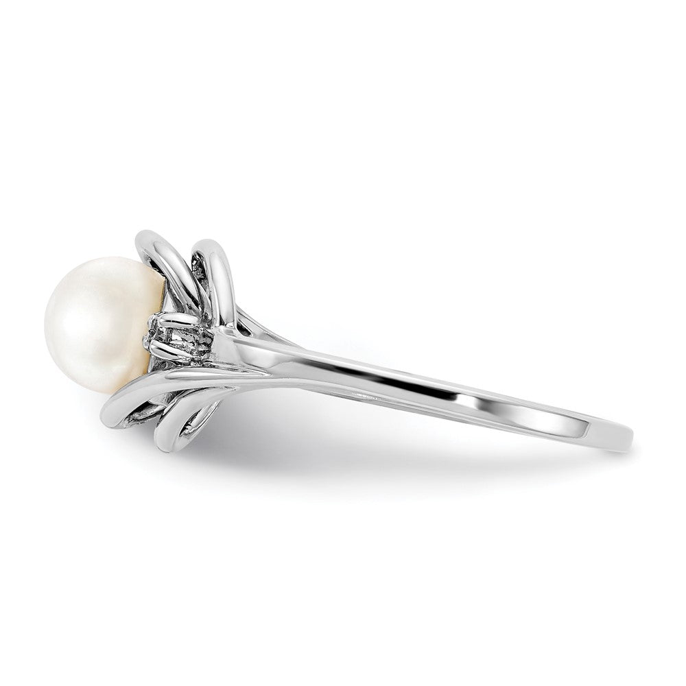 14k White Gold 5.5mm FW Cultured Pearl VS Diamond ring