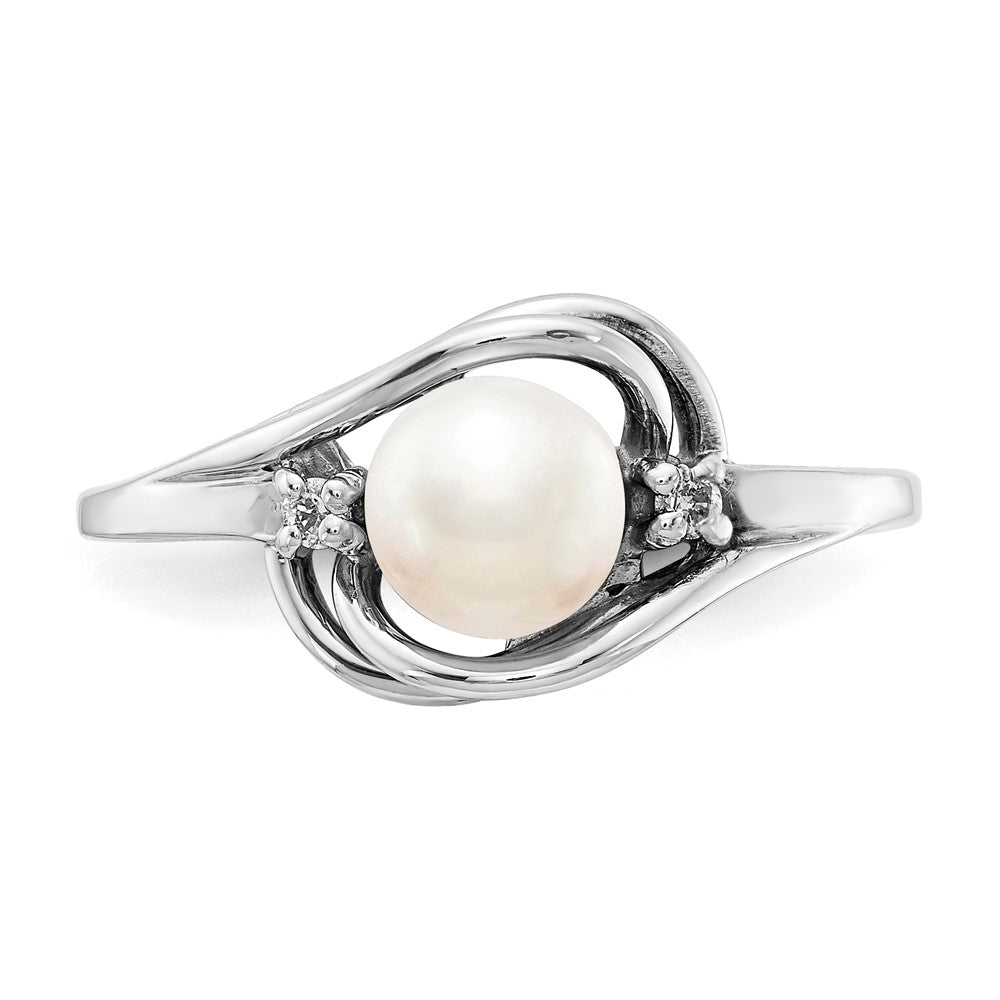 14k White Gold 5.5mm FW Cultured Pearl VS Diamond ring