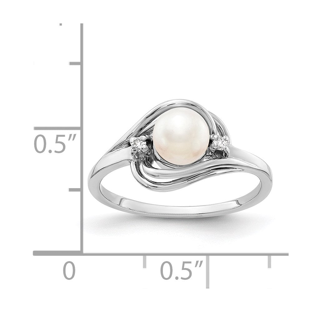 14k White Gold 5.5mm FW Cultured Pearl VS Diamond ring