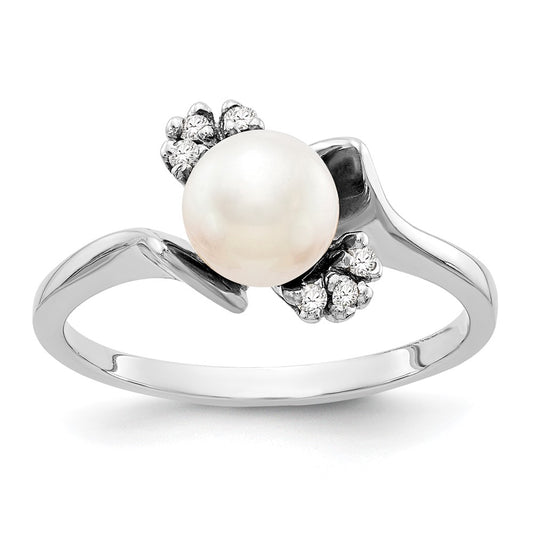 14k White Gold 6mm FW Cultured Pearl A Diamond ring
