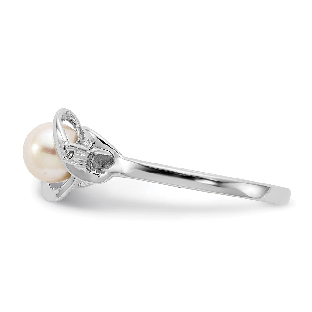 14k White Gold 5.5mm FW Cultured Pearl AAA Diamond ring