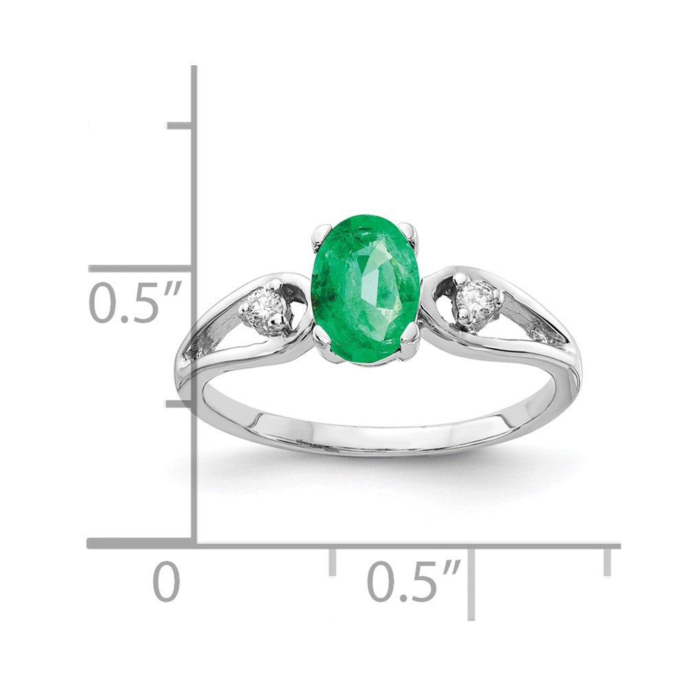 14k White Gold 7x5mm Oval Emerald A Diamond ring