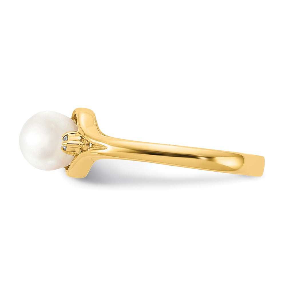14k 6mm FW Cultured Pearl AA Diamond ring