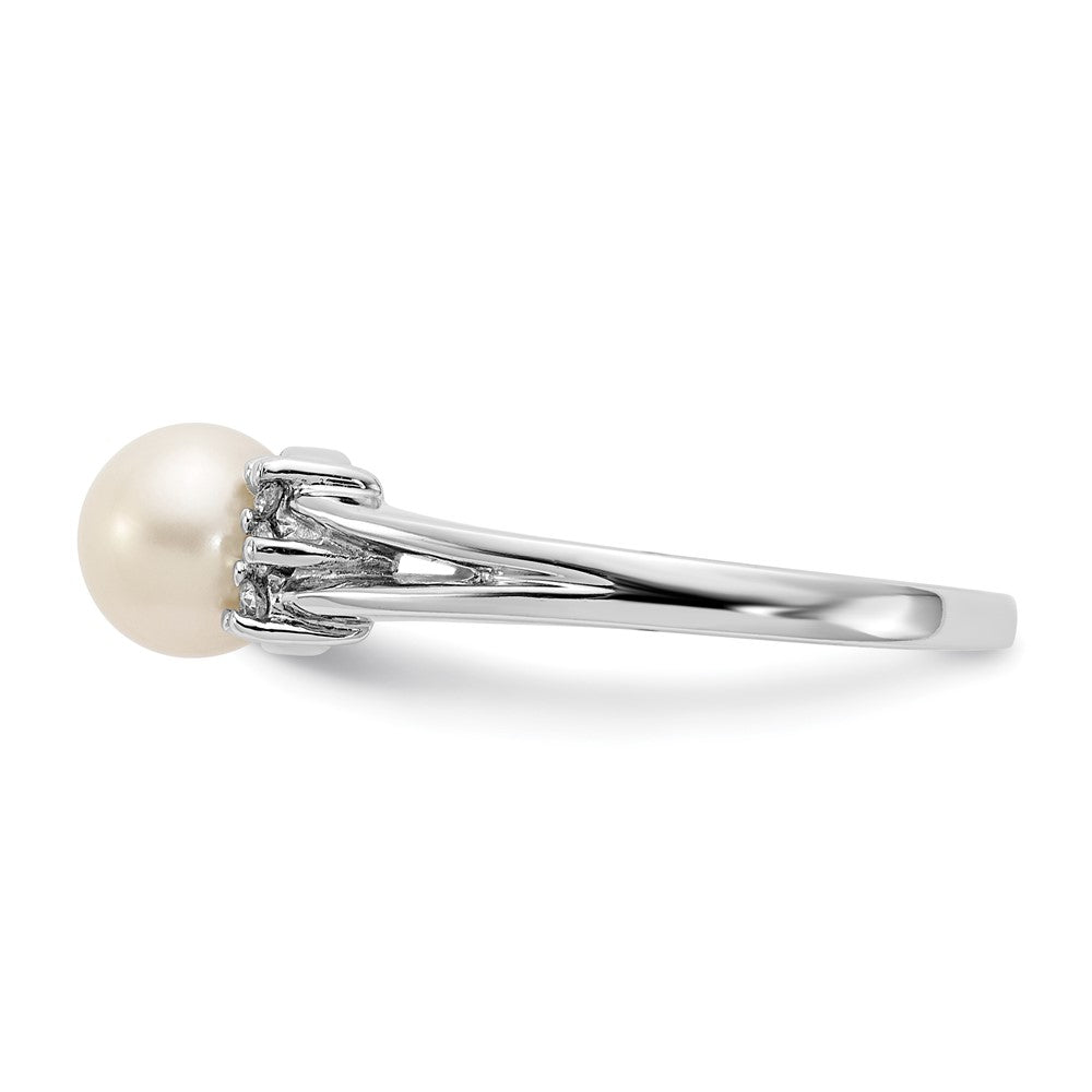 14k White Gold 6mm FW Cultured Pearl VS Diamond ring