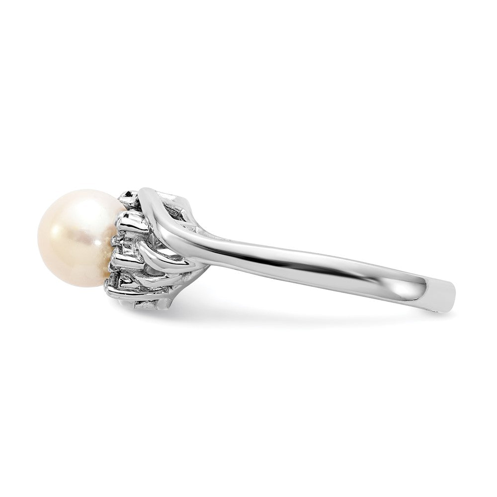 14k White Gold 6mm FW Cultured Pearl A Diamond ring