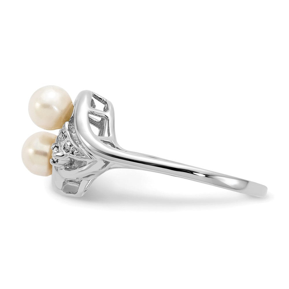 14k White Gold 4.5mm FW Cultured Pearl VS Diamond ring