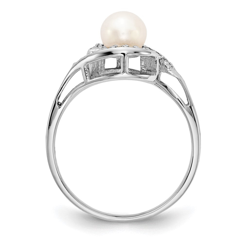 14k White Gold 5.5mm FW Cultured Pearl AAA Diamond ring