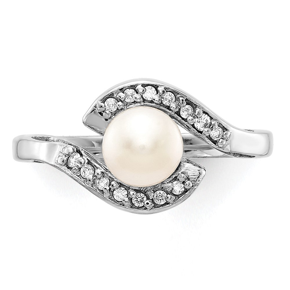 14k White Gold 5.5mm FW Cultured Pearl AAA Diamond ring