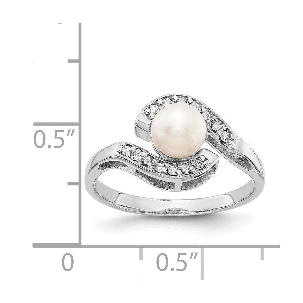 14k White Gold 5.5mm FW Cultured Pearl AAA Diamond ring
