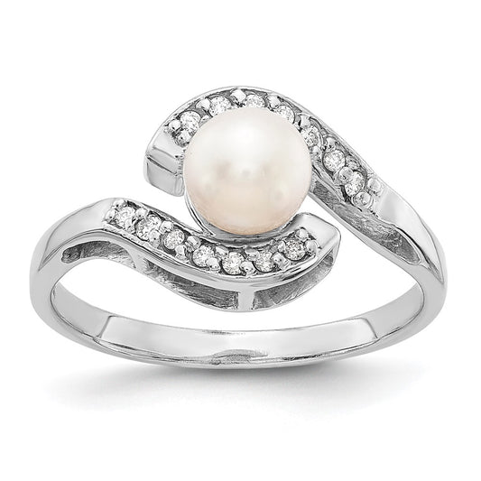 14k White Gold 5.5mm FW Cultured Pearl AAA Diamond ring