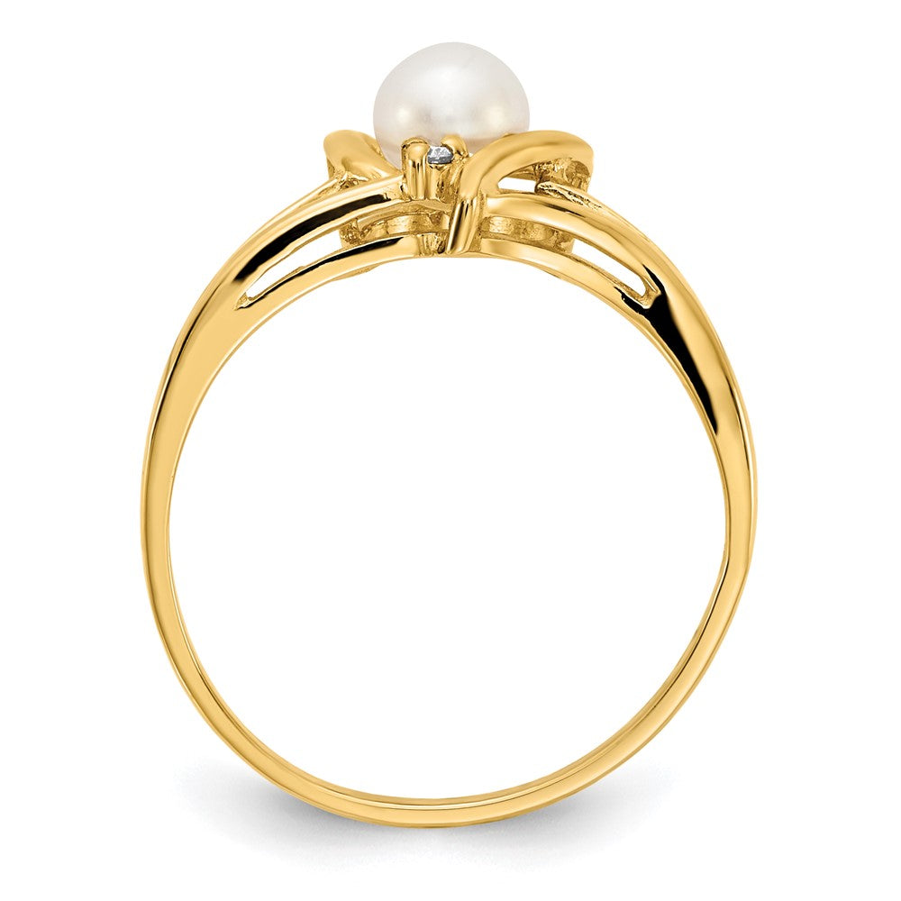 14k 4.5mm FW Cultured Pearl A Diamond ring