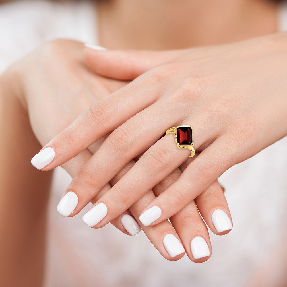 14k 10x8mm Emerald Cut Garnet ring